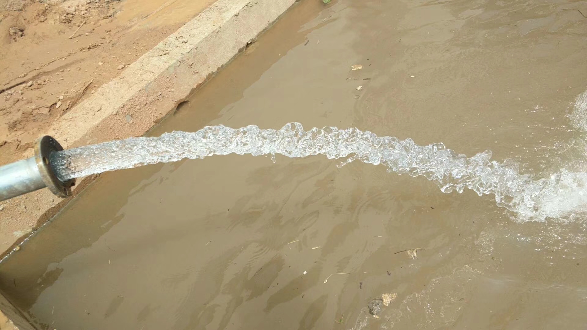 泥土层大口径大水量深水井 (3).jpg